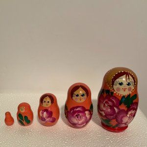 Russian Matryoshka Style Wooden Nesting Dolls Hand painted Set of 5